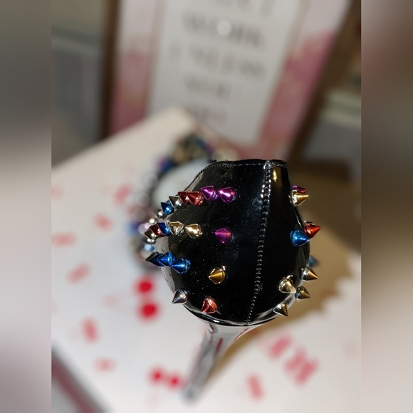 Heels - Picture 4 of 4